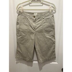 Chico’s Bermuda Shorts 0.5 (XS). Ladies Light Tan Chino Pockets